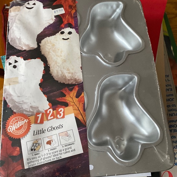 Wilton Little Ghosts mini cakes pan - Picture 1 of 7